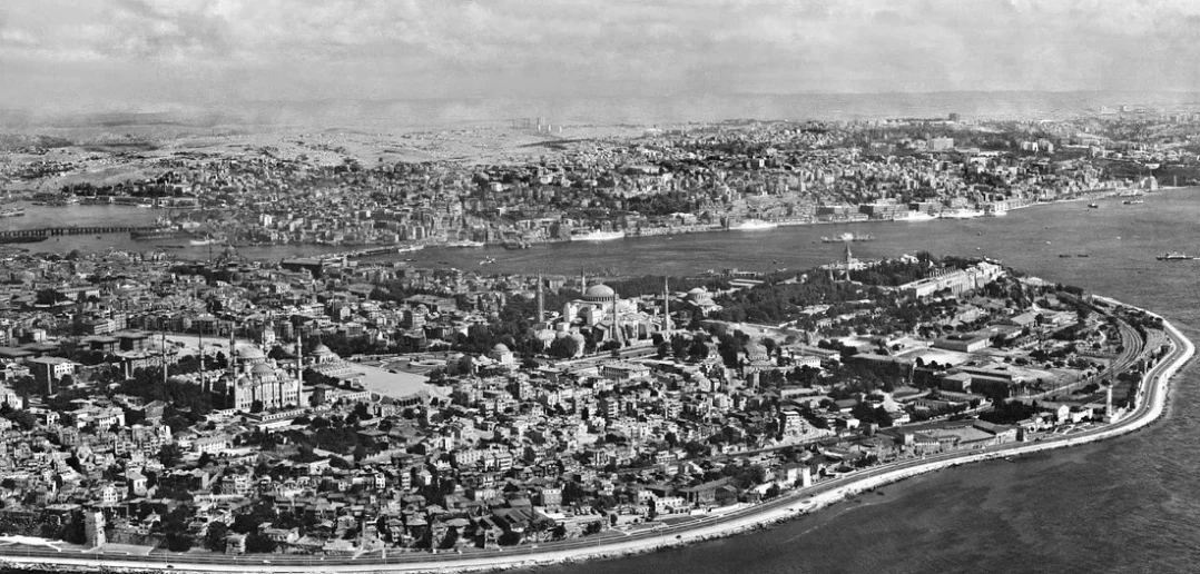 Akif Emre ile Birlikte İstanbul’u Yeniden Düşünmek
